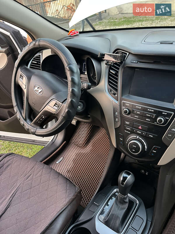Внедорожник / Кроссовер Hyundai Santa FE 2016 в Борщеве