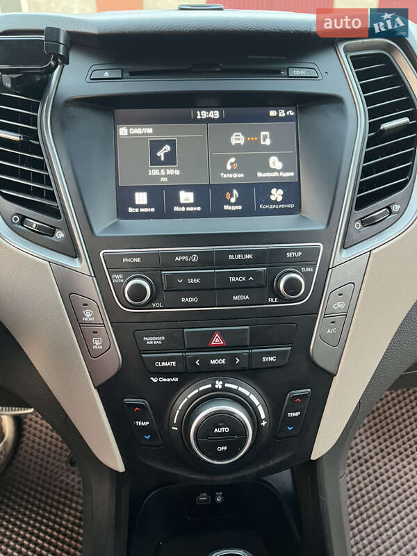 Внедорожник / Кроссовер Hyundai Santa FE 2016 в Борщеве