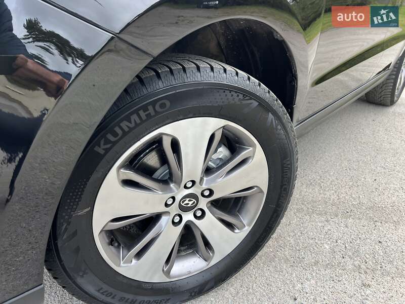 Внедорожник / Кроссовер Hyundai Santa FE 2012 в Радивилове