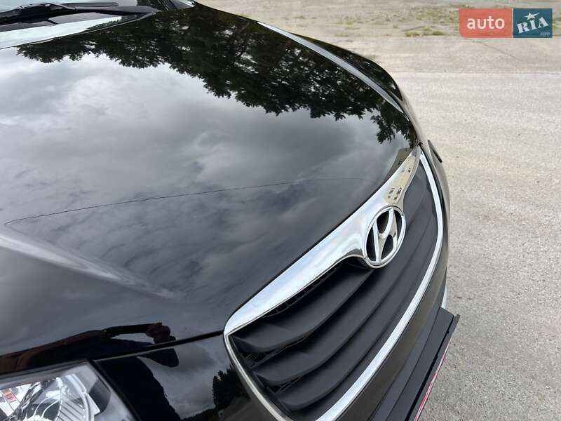 Внедорожник / Кроссовер Hyundai Santa FE 2012 в Радивилове