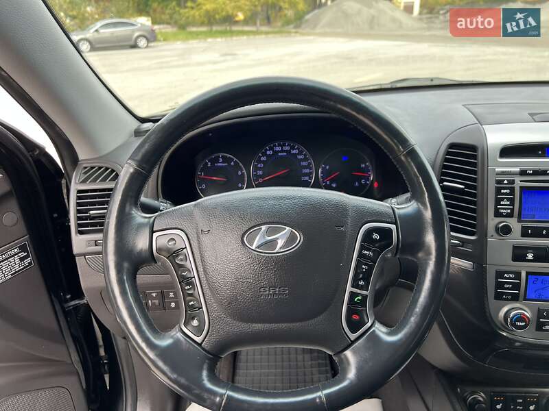 Внедорожник / Кроссовер Hyundai Santa FE 2012 в Радивилове