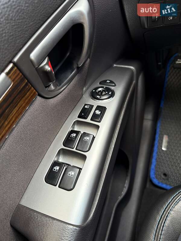 Позашляховик / Кросовер Hyundai Santa FE 2012 в Харкові