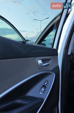 Позашляховик / Кросовер Hyundai Santa FE 2012 в 