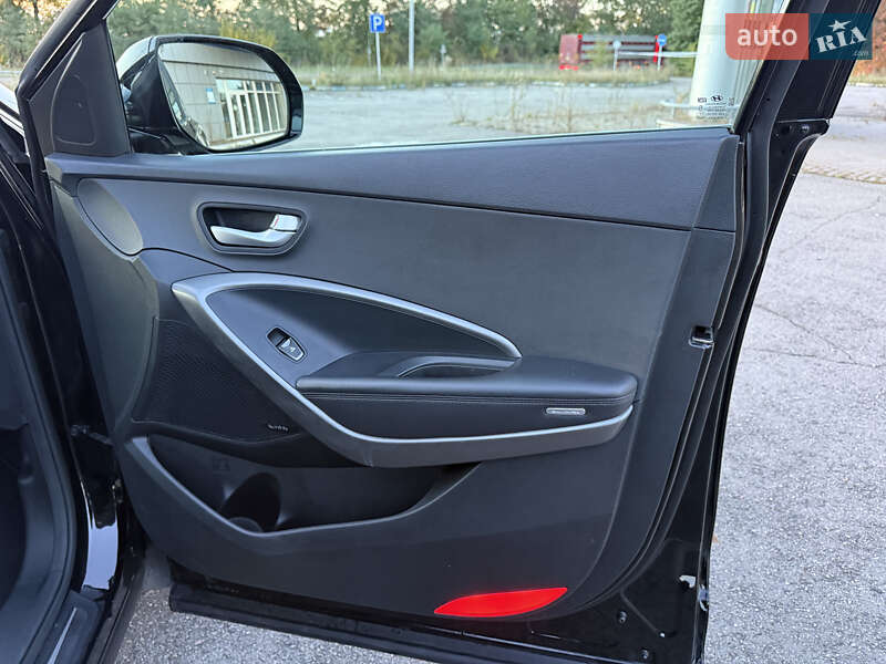 Внедорожник / Кроссовер Hyundai Santa FE 2015 в Радивилове