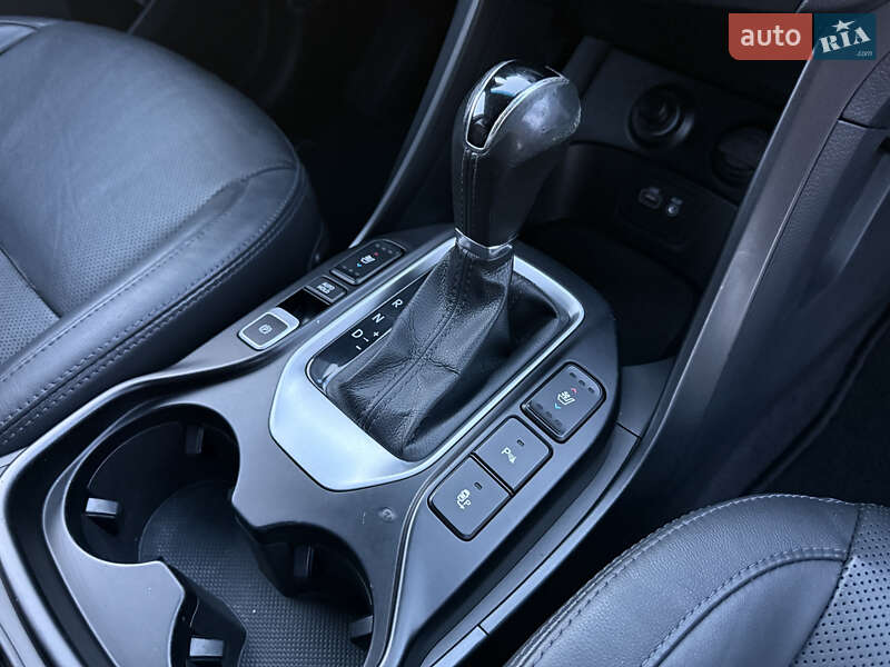 Внедорожник / Кроссовер Hyundai Santa FE 2015 в Радивилове