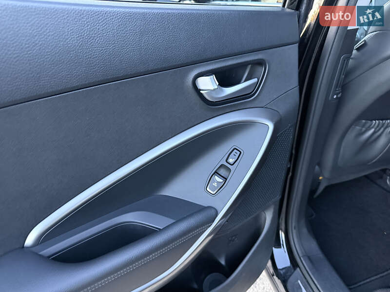 Внедорожник / Кроссовер Hyundai Santa FE 2015 в Радивилове