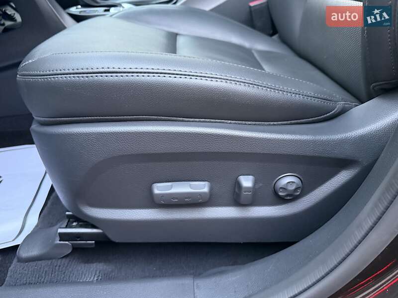 Внедорожник / Кроссовер Hyundai Santa FE 2016 в Гнивани