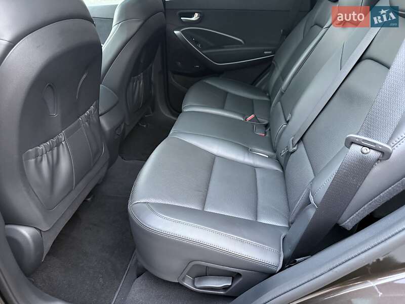 Внедорожник / Кроссовер Hyundai Santa FE 2016 в Гнивани