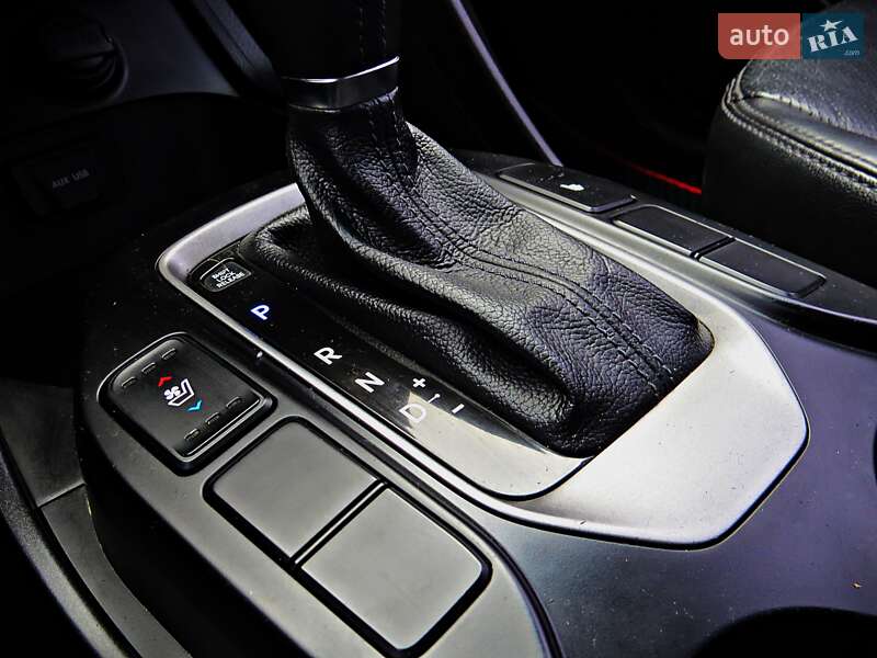 Внедорожник / Кроссовер Hyundai Santa FE 2012 в Черкассах