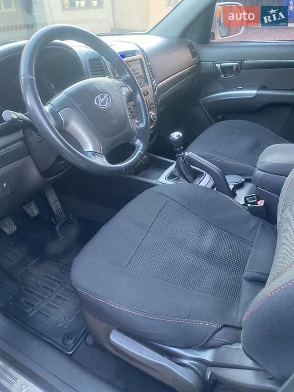 Внедорожник / Кроссовер Hyundai Santa FE 2011 в Ровно