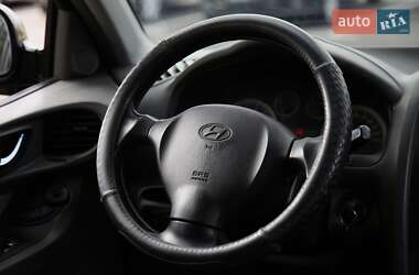 Внедорожник / Кроссовер Hyundai Santa FE 2005 в 