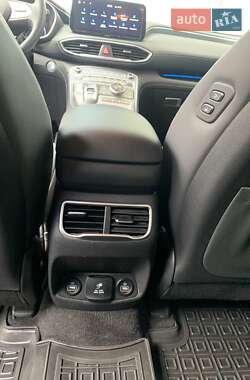 Внедорожник / Кроссовер Hyundai Santa FE 2021 в 