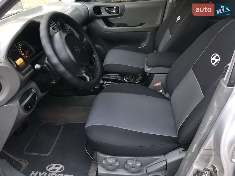 Внедорожник / Кроссовер Hyundai Santa FE 2005 в Николаеве