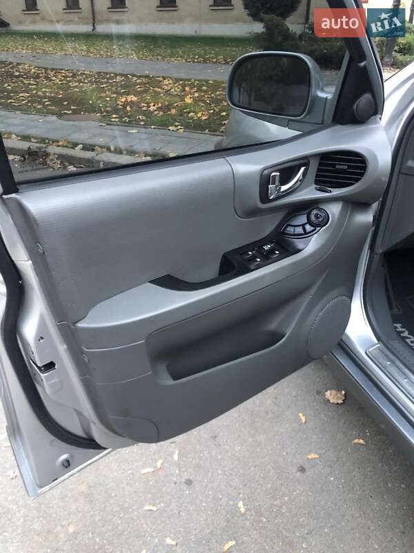 Внедорожник / Кроссовер Hyundai Santa FE 2005 в Николаеве