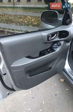 Позашляховик / Кросовер Hyundai Santa FE 2005 в 