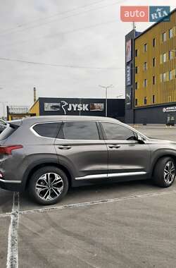 Внедорожник / Кроссовер Hyundai Santa FE 2019 в 