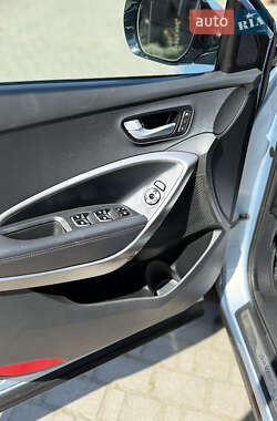 Внедорожник / Кроссовер Hyundai Santa FE 2012 в 