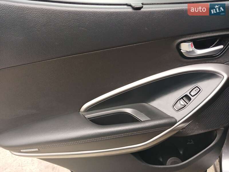 Позашляховик / Кросовер Hyundai Santa FE 2017 в Чорнобаї