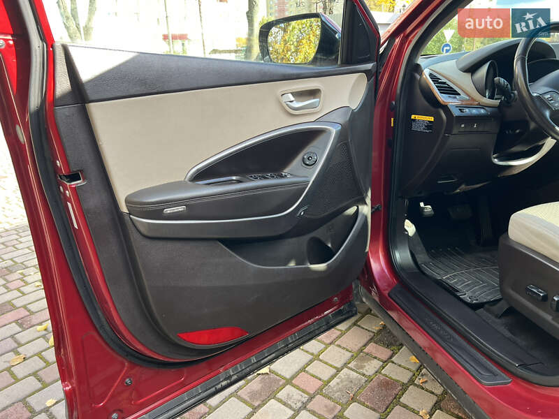 Внедорожник / Кроссовер Hyundai Santa FE 2012 в Ровно