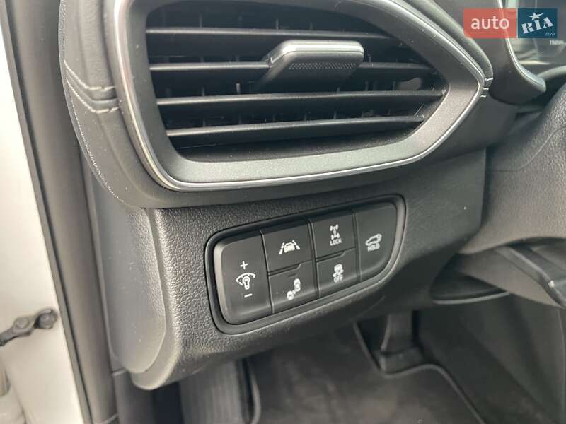 Внедорожник / Кроссовер Hyundai Santa FE 2018 в Черновцах