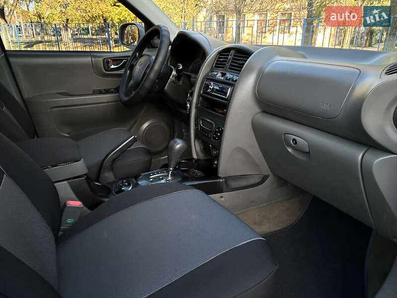 Внедорожник / Кроссовер Hyundai Santa FE 2005 в Николаеве