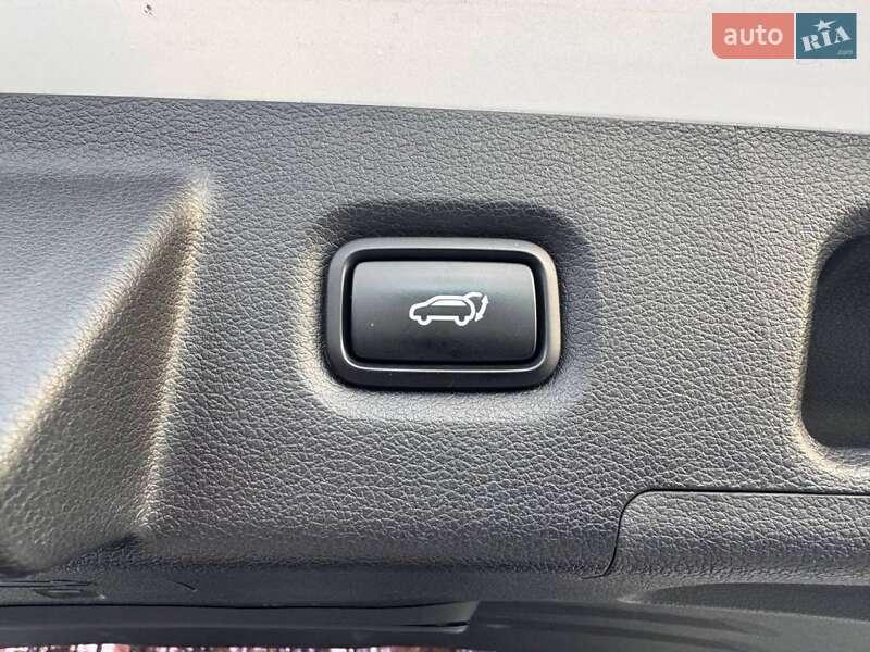 Внедорожник / Кроссовер Hyundai Santa FE 2019 в Киеве