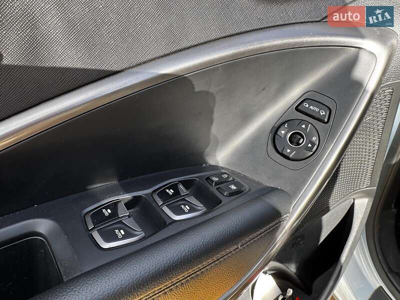 Внедорожник / Кроссовер Hyundai Santa FE 2014 в Киеве