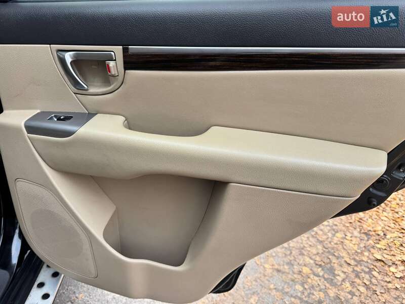 Позашляховик / Кросовер Hyundai Santa FE 2011 в Охтирці