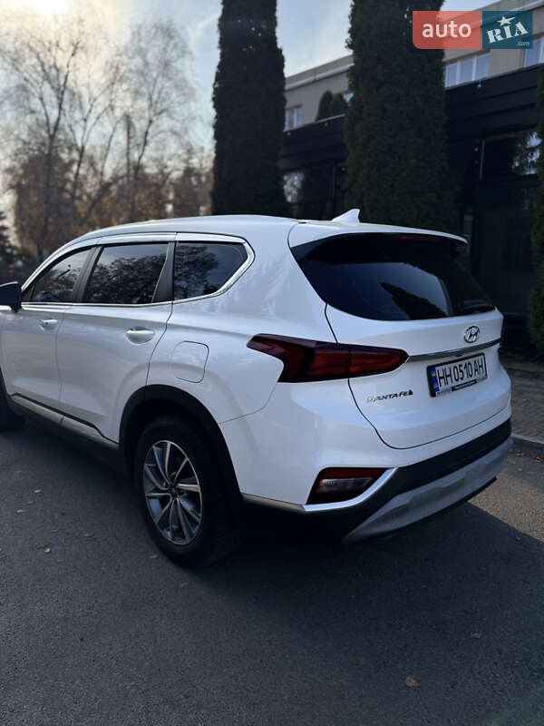 Внедорожник / Кроссовер Hyundai Santa FE 2019 в Краснограде