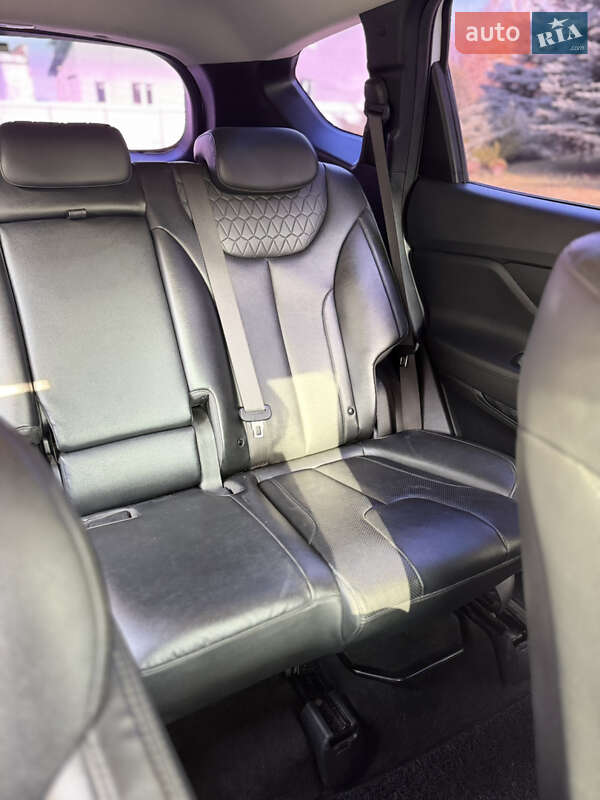 Внедорожник / Кроссовер Hyundai Santa FE 2019 в Краснограде