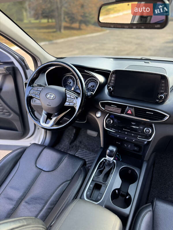 Внедорожник / Кроссовер Hyundai Santa FE 2019 в Краснограде