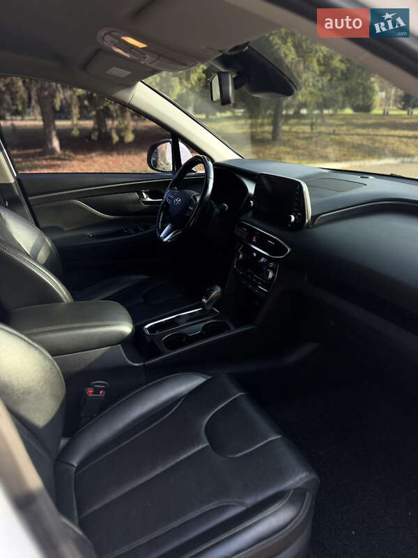 Внедорожник / Кроссовер Hyundai Santa FE 2019 в Краснограде