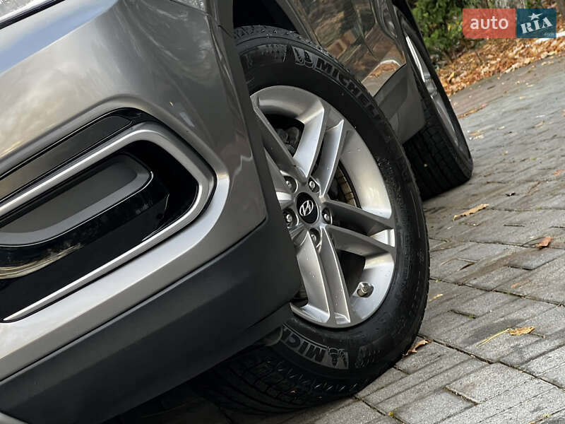Внедорожник / Кроссовер Hyundai Santa FE 2016 в Дрогобыче