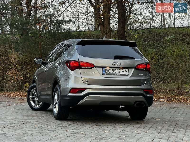 Внедорожник / Кроссовер Hyundai Santa FE 2016 в Дрогобыче