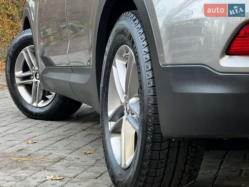 Внедорожник / Кроссовер Hyundai Santa FE 2016 в Дрогобыче