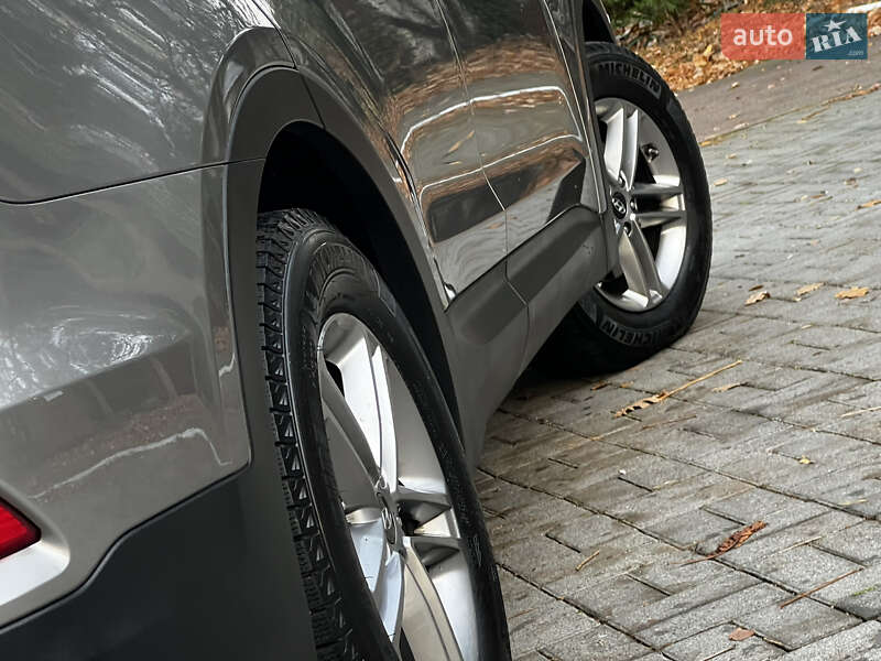 Внедорожник / Кроссовер Hyundai Santa FE 2016 в Дрогобыче