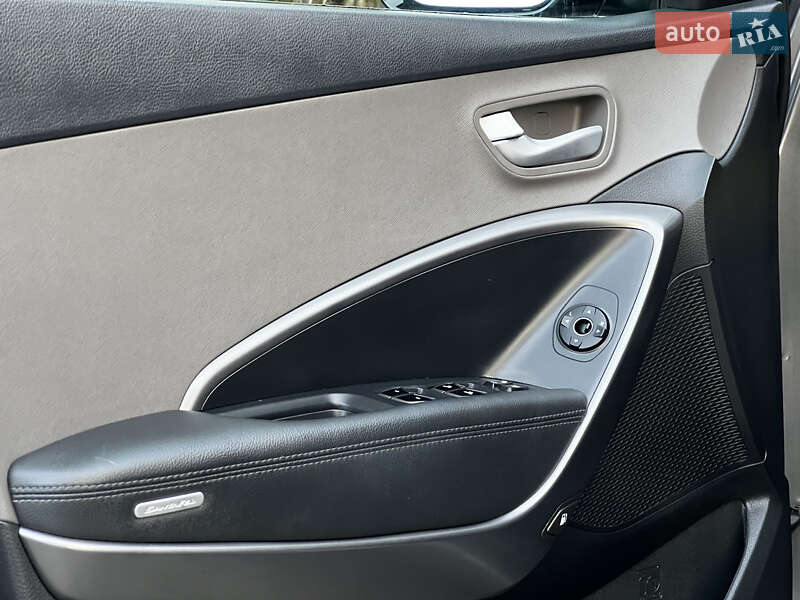 Внедорожник / Кроссовер Hyundai Santa FE 2016 в Дрогобыче