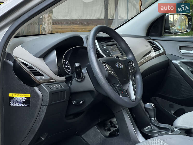 Внедорожник / Кроссовер Hyundai Santa FE 2016 в Дрогобыче