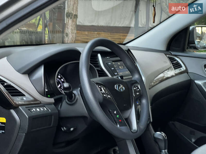 Внедорожник / Кроссовер Hyundai Santa FE 2016 в Дрогобыче