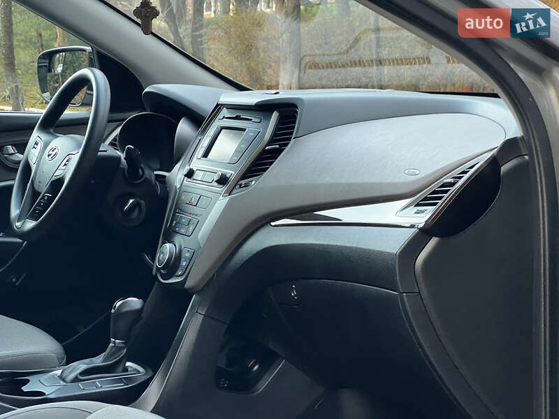 Внедорожник / Кроссовер Hyundai Santa FE 2016 в Дрогобыче