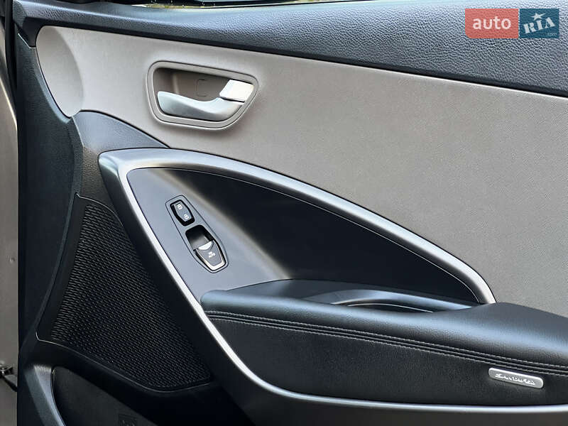 Внедорожник / Кроссовер Hyundai Santa FE 2016 в Дрогобыче