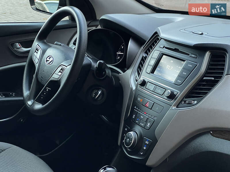 Внедорожник / Кроссовер Hyundai Santa FE 2016 в Дрогобыче