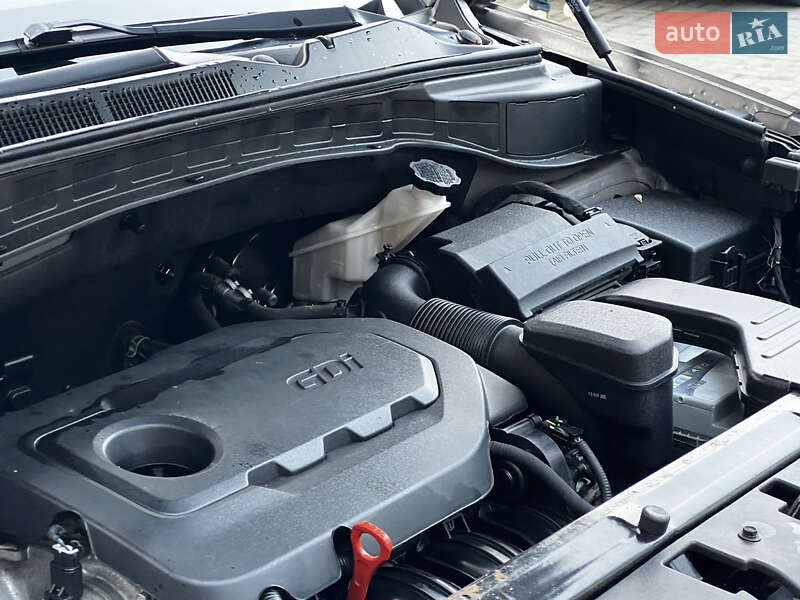 Внедорожник / Кроссовер Hyundai Santa FE 2016 в Дрогобыче