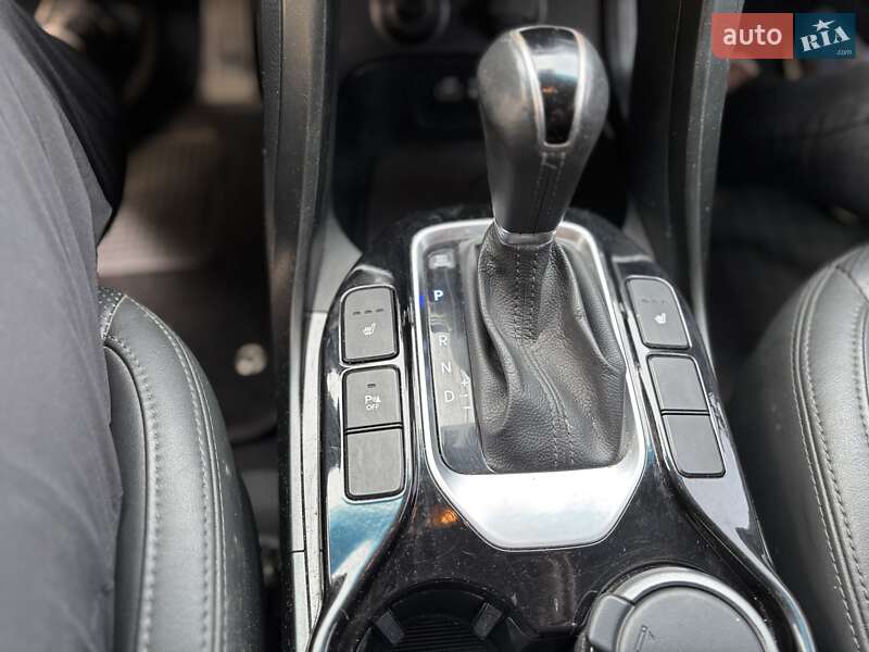 Внедорожник / Кроссовер Hyundai Santa FE 2016 в Киеве