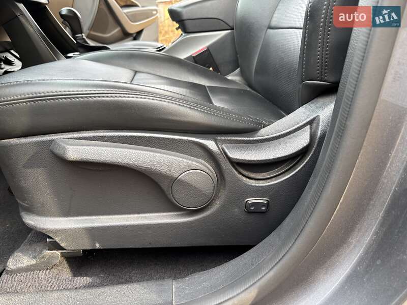 Внедорожник / Кроссовер Hyundai Santa FE 2016 в Киеве