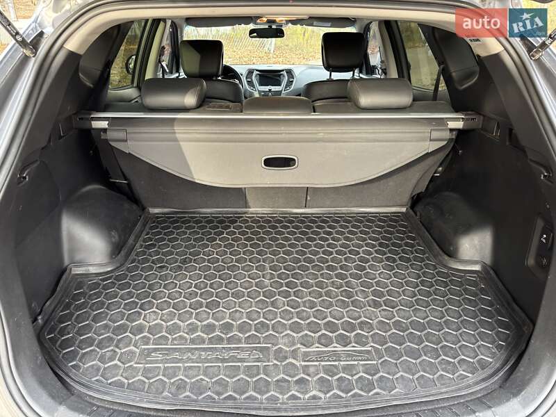 Внедорожник / Кроссовер Hyundai Santa FE 2016 в Киеве