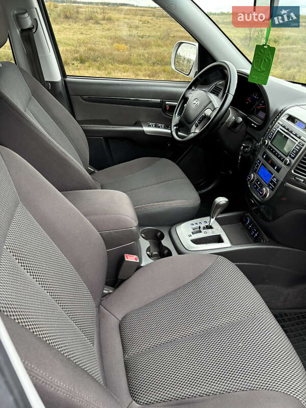Позашляховик / Кросовер Hyundai Santa FE 2010 в Сарнах