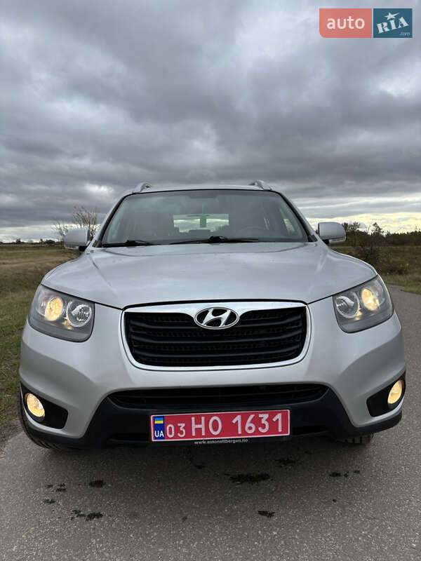 Позашляховик / Кросовер Hyundai Santa FE 2010 в Сарнах