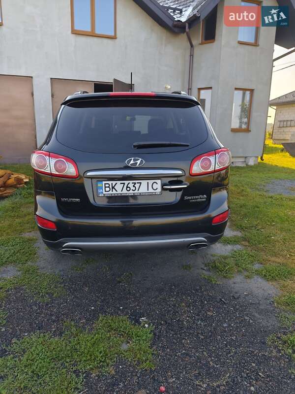Внедорожник / Кроссовер Hyundai Santa FE 2011 в Ровно