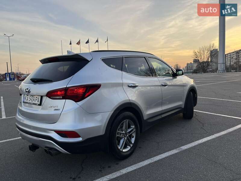 Внедорожник / Кроссовер Hyundai Santa FE 2017 в Киеве